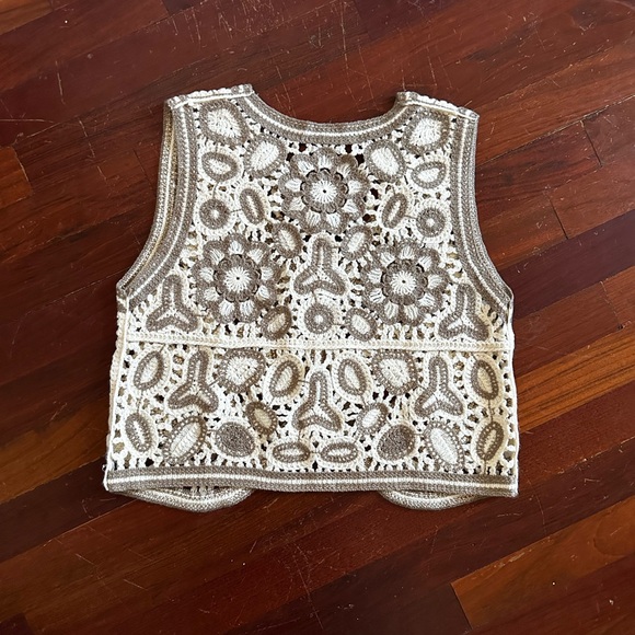 Crochet Floral Beige Vest - Picture 3 of 3